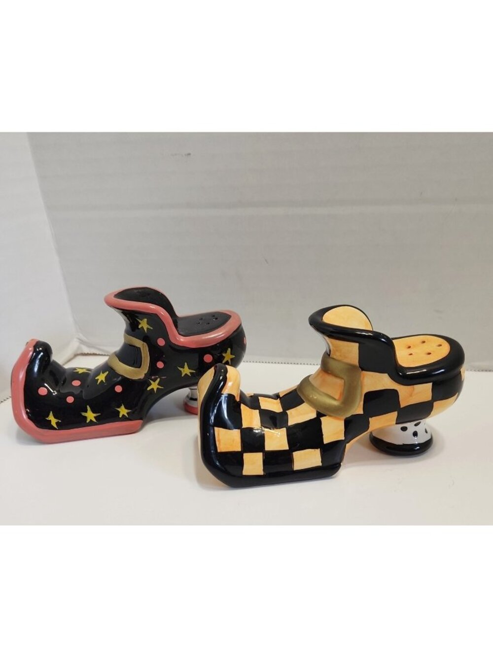 Halloween Witch Shoes Ceramic Salt Pepper Shakers Set Hocus-Pocus Bewitched